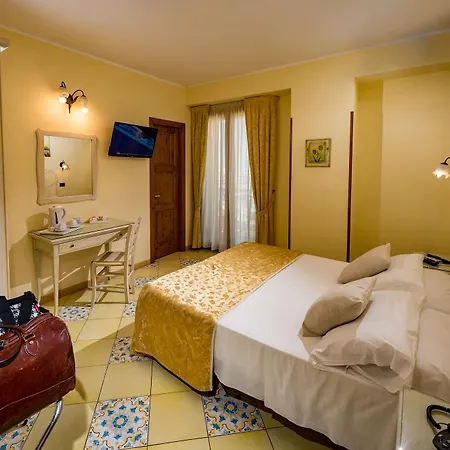 Cala Marina Hotel 3*