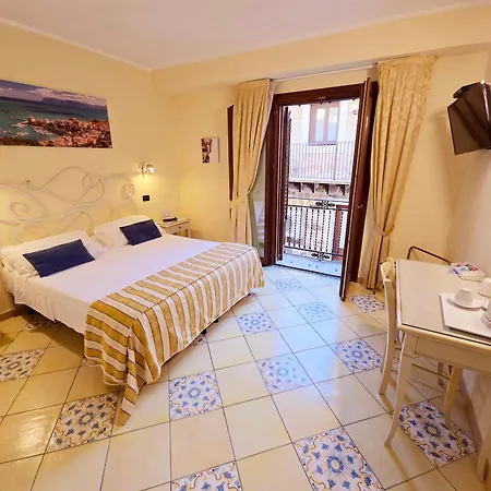 Cala Marina Hotel 3*