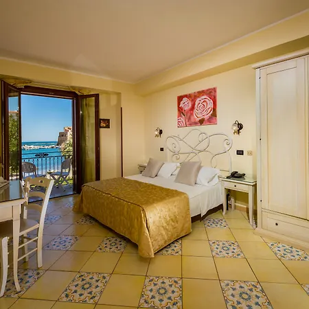 Cala Marina Hotel 3*