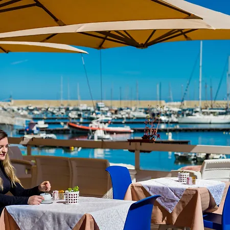 Hotel Cala Marina 3*