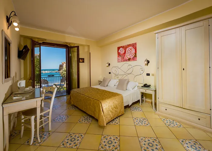 Cala Marina Hotel 3*